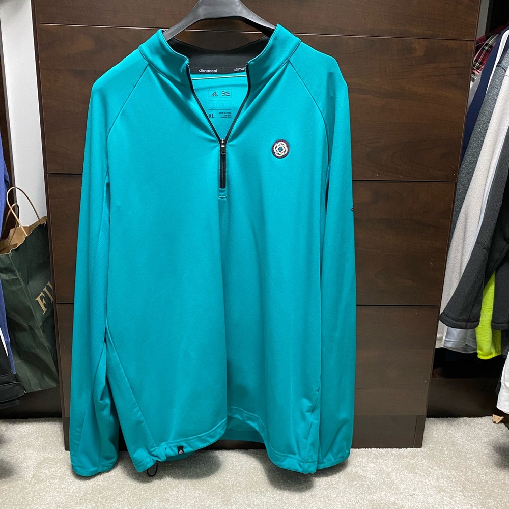 Golf 1/4 zip pullover size XL with club logo